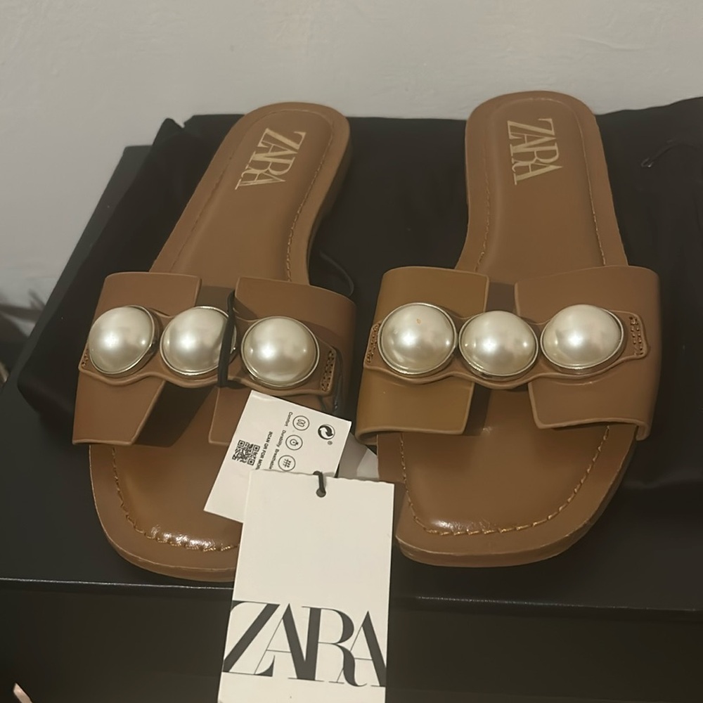 Zara leather sandal with Pearl Accent NWT